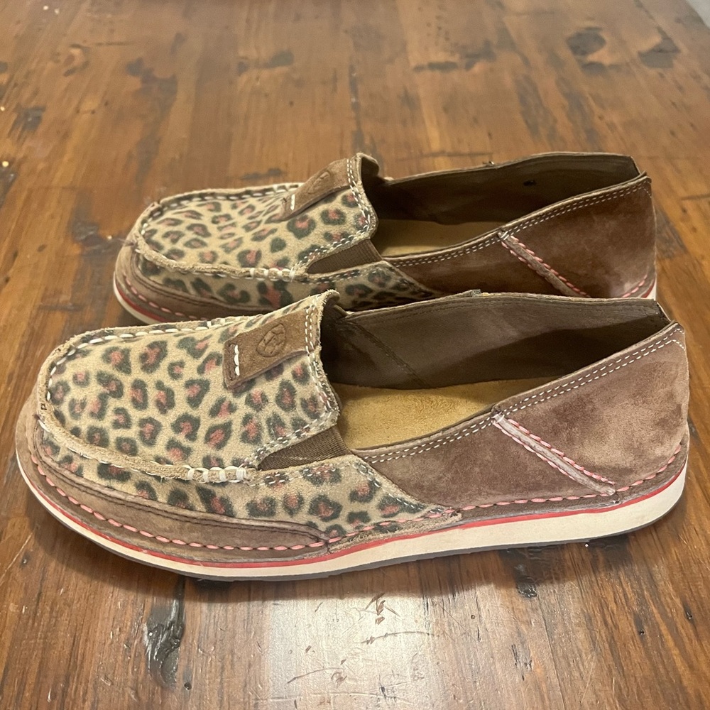 Ariat Cruiser leopard suede